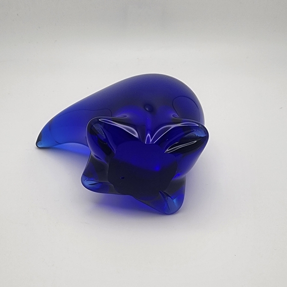 COBALT BLUE Art Glass POLAR BEAR FIGURINE PAPERWEIGHT VINTAGE - Picture 6 of 8